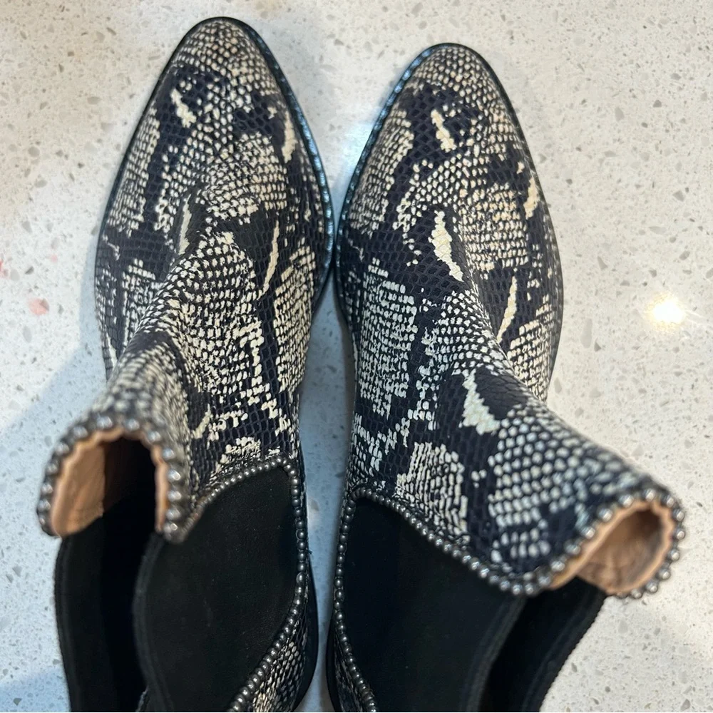 COACH Women's Bowery Snakeskin Beadchain Chelsea Booties 8M‎